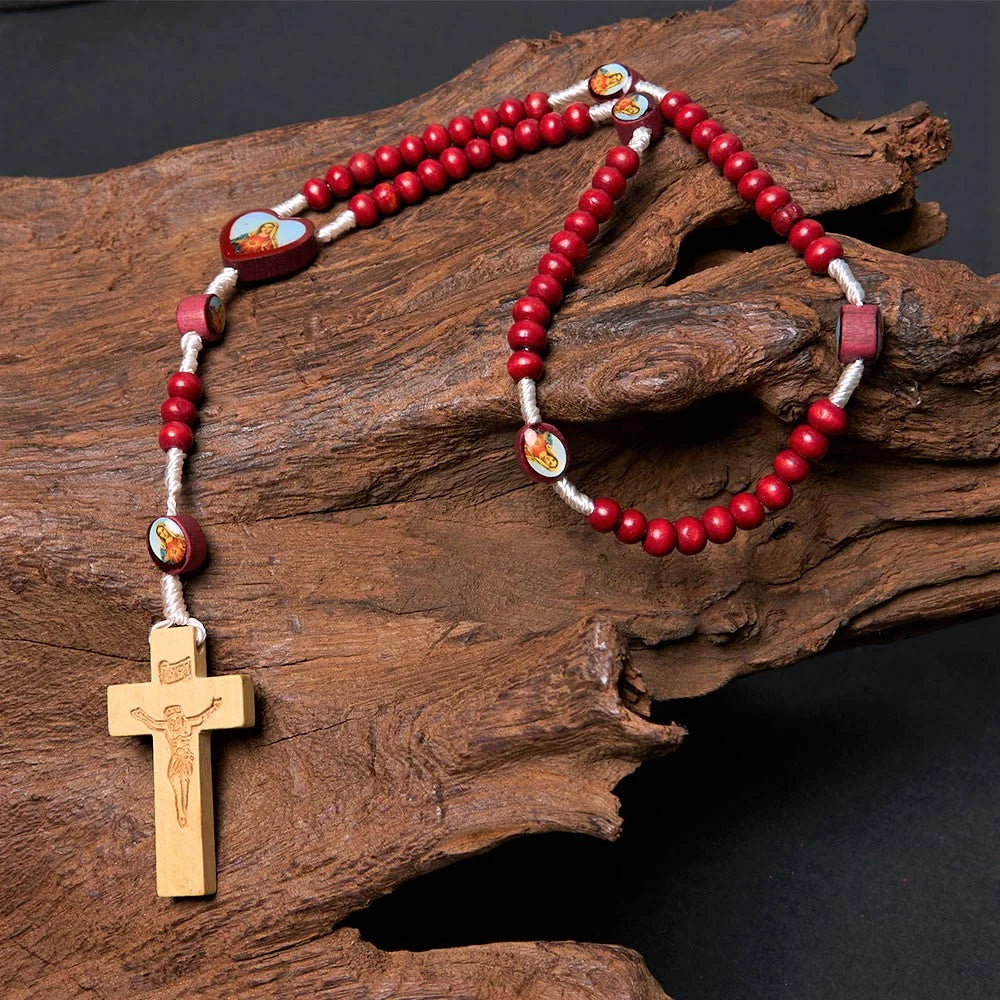 Rosario con grani in legno color rosso vino, cristiano, con croce e immagine della Madonna
