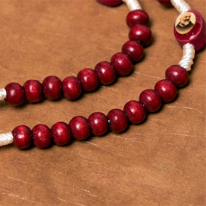 Rosario con grani in legno color rosso vino, cristiano, con croce e immagine della Madonna