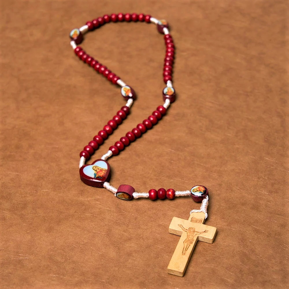 Rosario con grani in legno color rosso vino, cristiano, con croce e immagine della Madonna