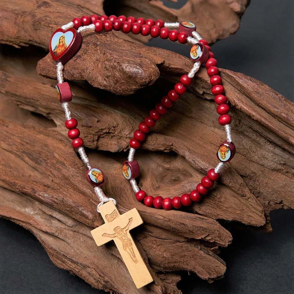 Rosario con grani in legno color rosso vino, cristiano, con croce e immagine della Madonna